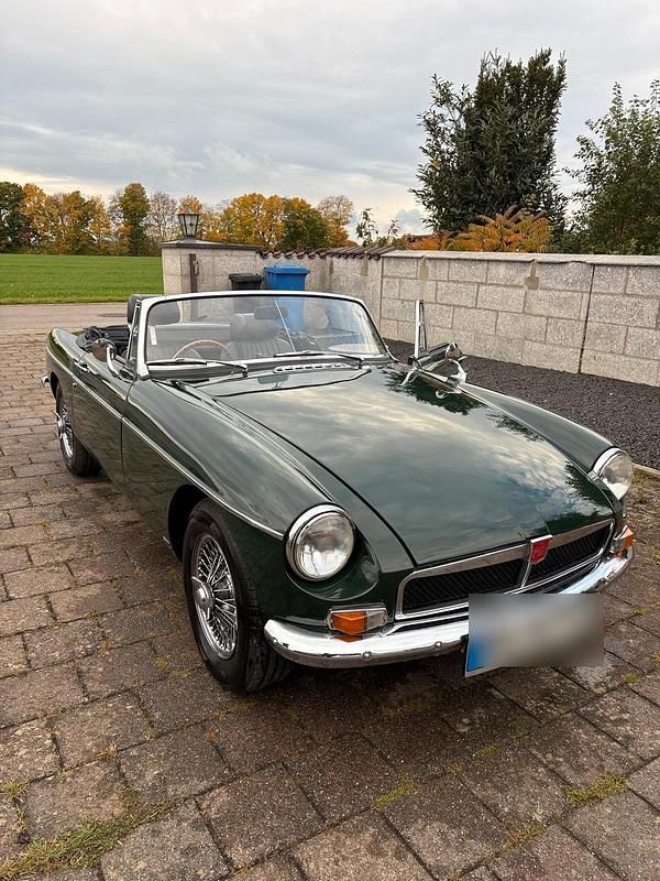 Grün Gebraucht 1972 MG B Cabrio | 14.000 € - Bild 1/4
