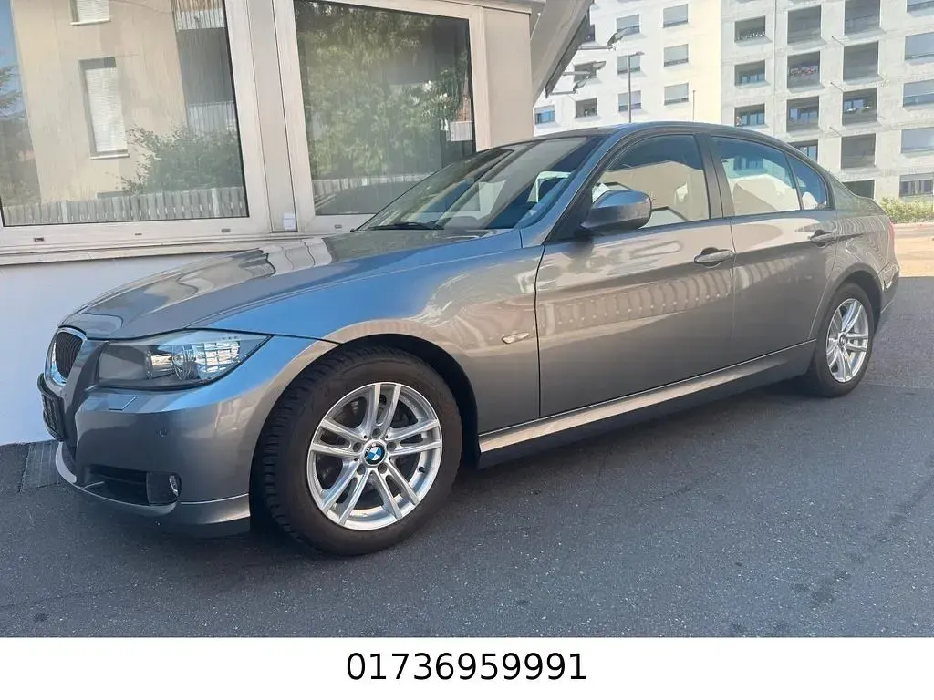 Gebraucht BMW 318 Comfort Edition 143 PS (105 kW) 2011 Grau Limousine