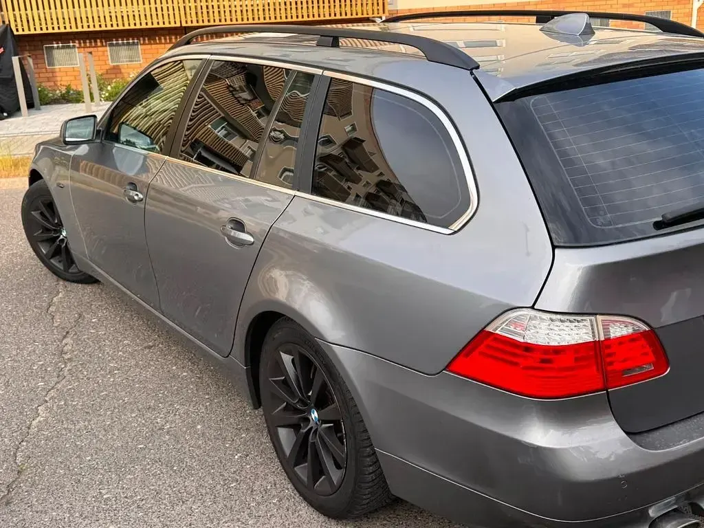 Gebraucht BMW 520 177 PS (130 kW) 2009 Grau Kombi