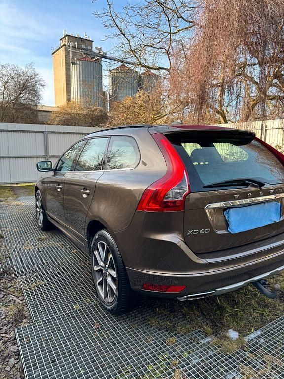 Gebraucht Volvo XC60 Momentum 190 PS (139 kW) 2017 Braun SUV