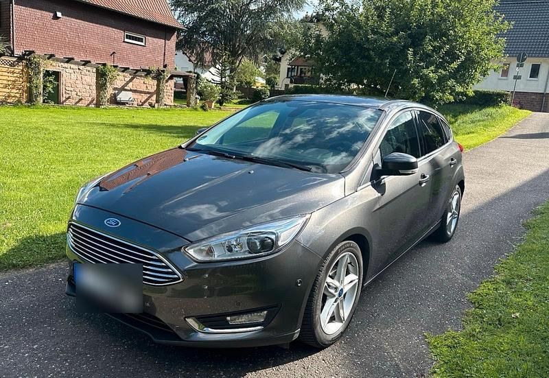 Gebraucht Ford Focus Titanium 125 PS (91 kW) 2015 Grau Limousine