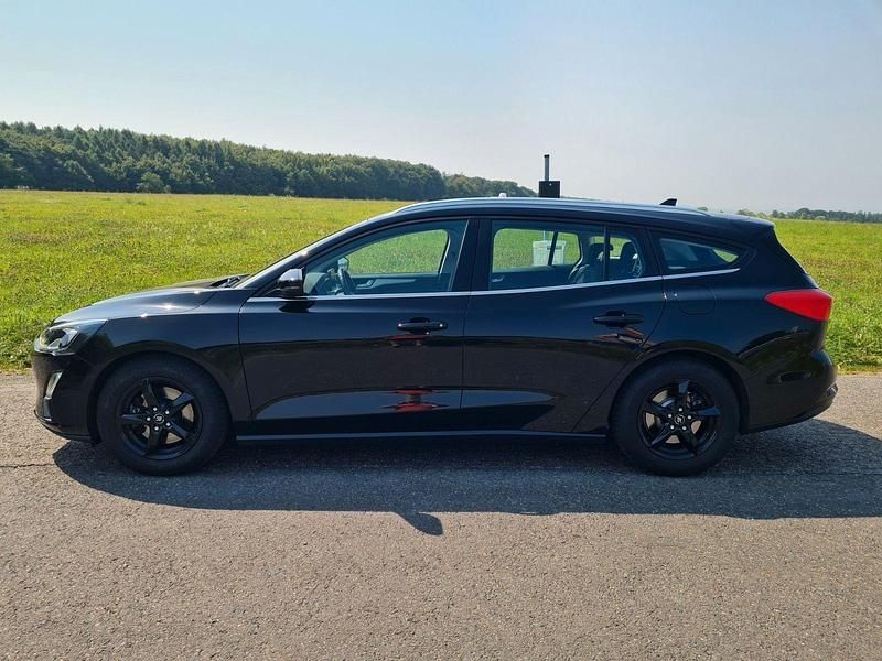 Gebraucht Ford Focus Cool & Connect 120 PS (88 kW) 2020 Schwarz Kombi