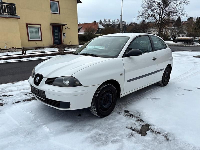 Weiß Gebraucht 2002 Seat Ibiza Kleinwagen | 1.200 € (Fairer Preis) - Bild 1/4