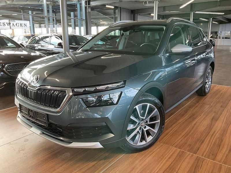 Quarzgrau metallic Gebraucht 2021 Skoda Kamiq ScoutLine SUV | 19.999 € (Fairer Preis) - Bild 1/4