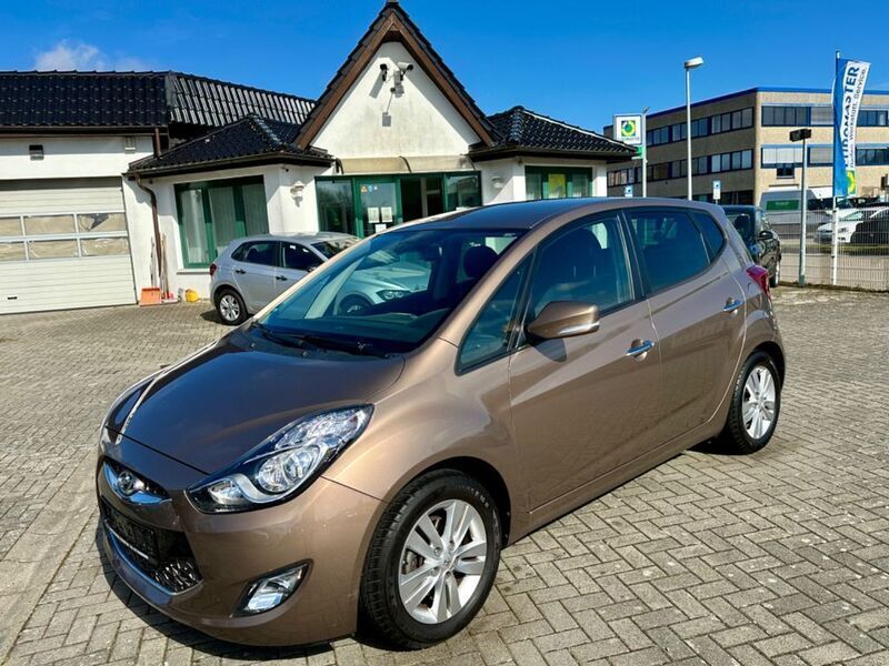 Satin amber / met Gebraucht 2013 Hyundai ix20 Trend Van / Kleinbus | 8.100 € (Fairer Preis) - Bild 1/4