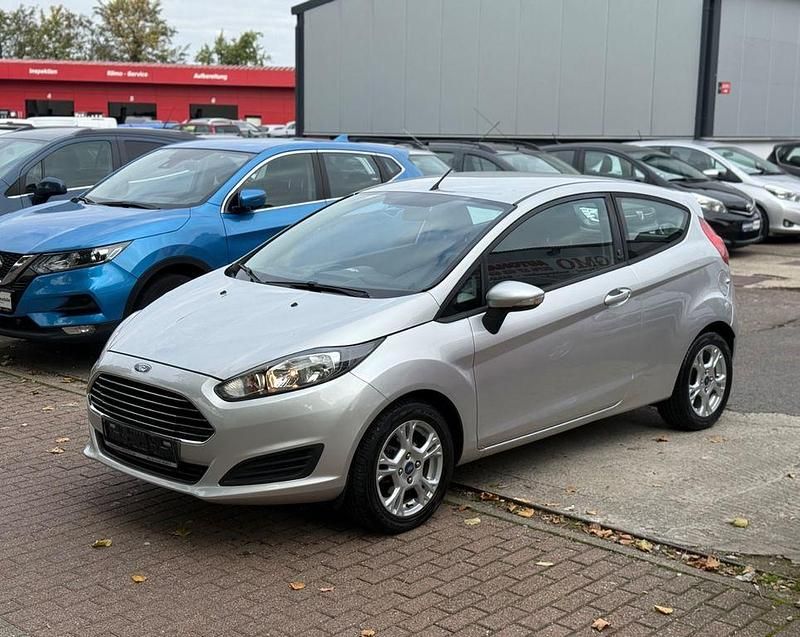 Silber Gebraucht 2013 Ford Fiesta Champions Edition Kleinwagen | 4.990 € (Fairer Preis) - Bild 1/4