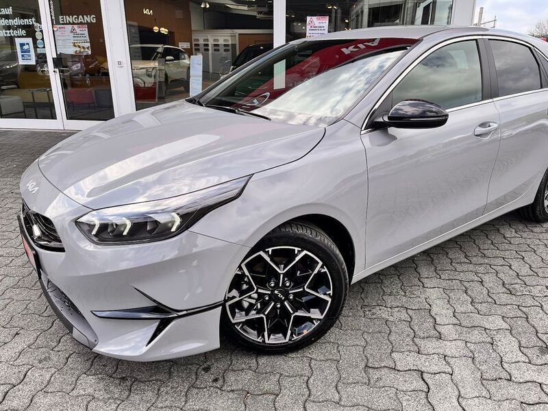Neu Kia Ceed 140 PS (102 kW) 2025 Weiß Kleinwagen