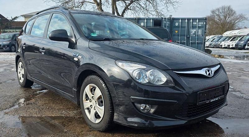 Gebraucht Hyundai i30 90 PS (66 kW) 2010 Schwarz Kombi
