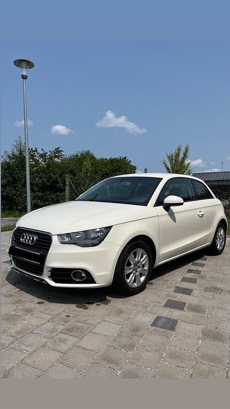 Weiß Gebraucht 2011 Audi A1 Attraction Kleinwagen | 3.400 € (Superpreis) - Bild 1/4