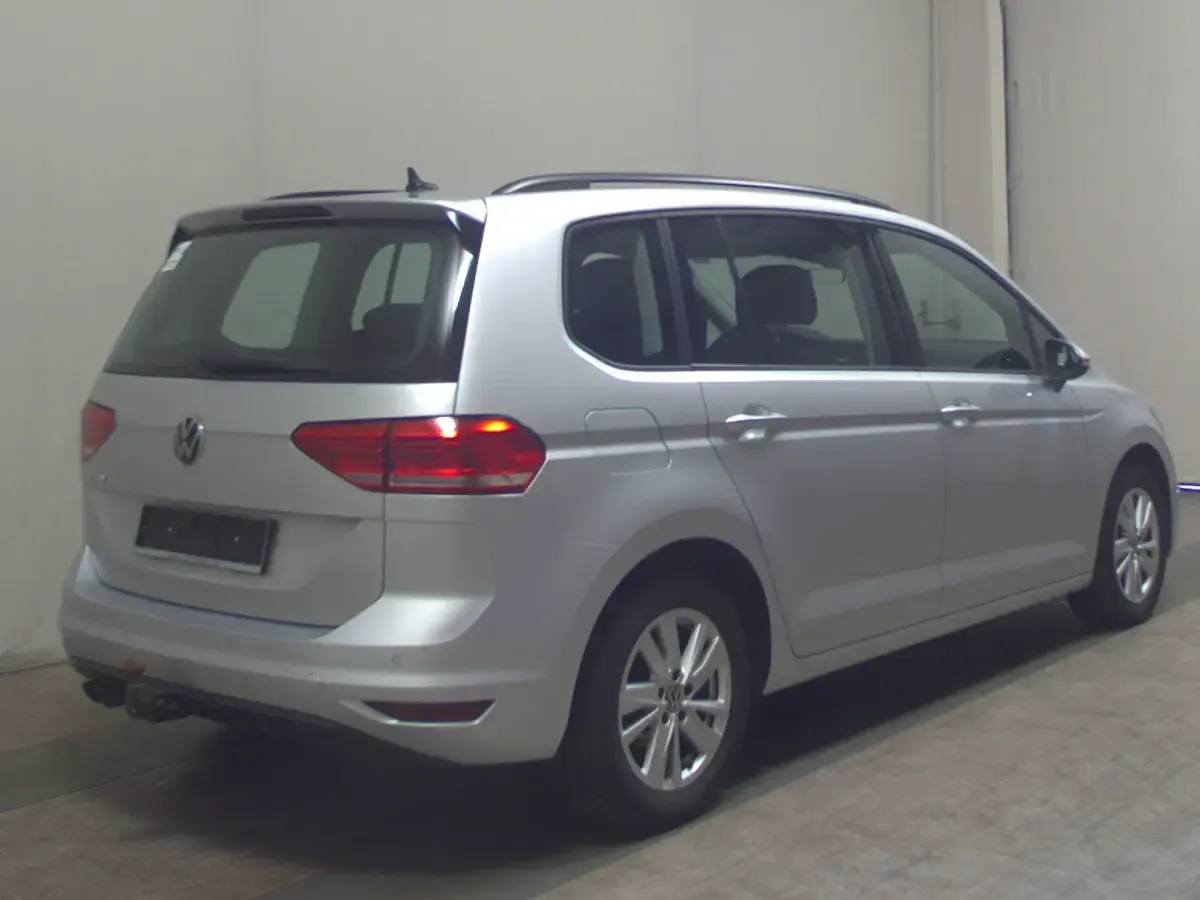 Gebraucht VW Touran Comfortline 150 PS (110 kW) 2021 Silber Van / Kleinbus