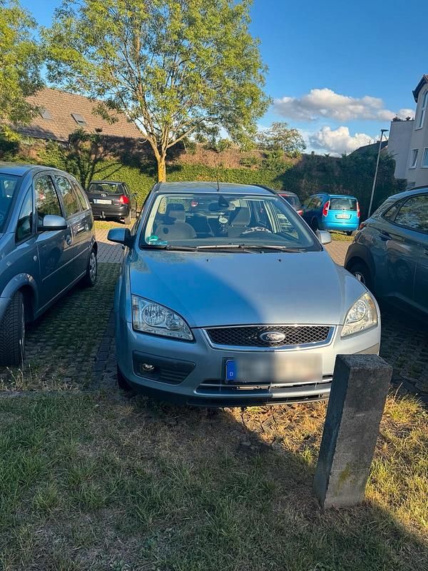 Blau Gebraucht 2005 Ford Focus Kombi | 1.300 € - Bild 1/4