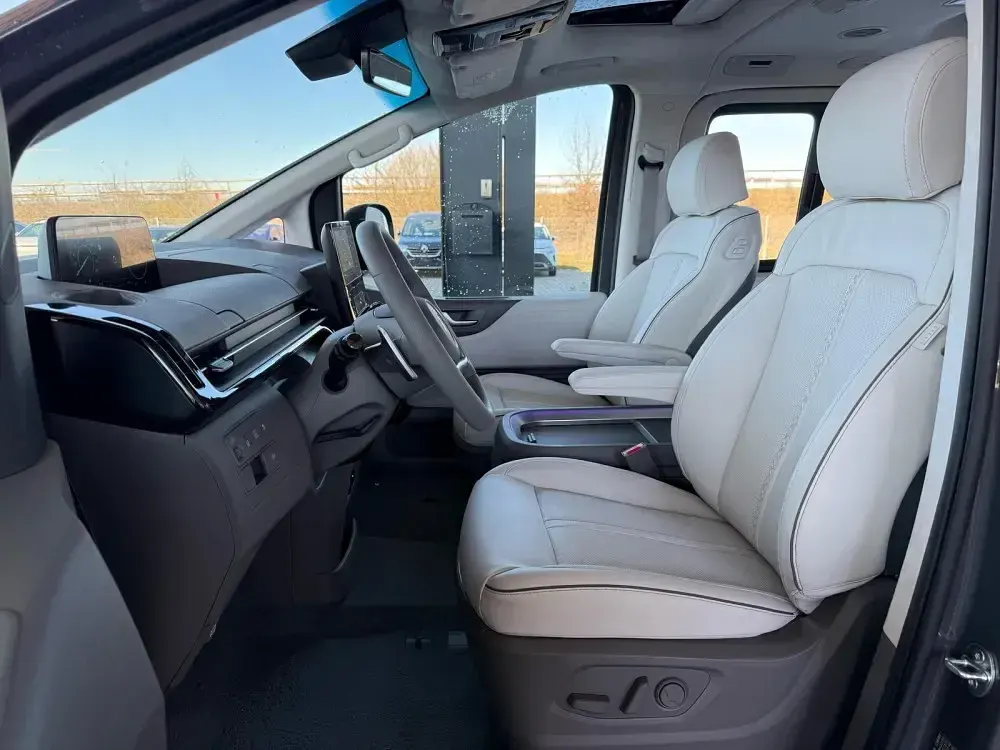 Gebraucht Hyundai Staria 224 PS (164 kW) 2025 Silber Van / Kleinbus
