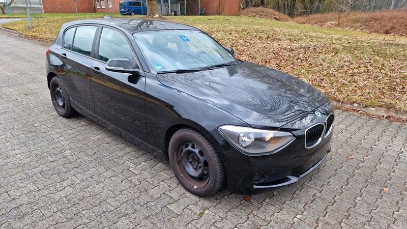 Schwarz Gebraucht 2011 BMW 116 Urban Line Kleinwagen | 6.500 € (Fairer Preis) - Bild 1/4