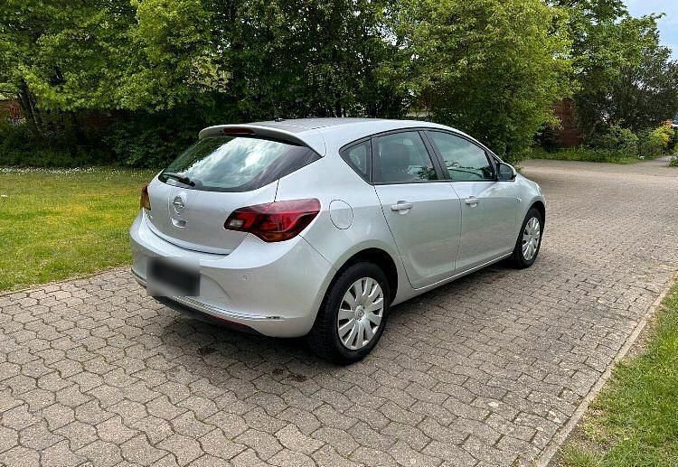 Gebraucht Opel Astra 116 PS (85 kW) 2012 Silber Limousine