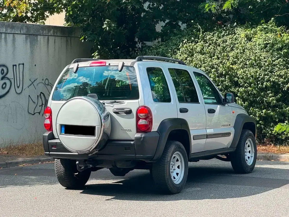 Gebraucht Jeep Cherokee Limited 163 PS (119 kW) 2007 Silber SUV
