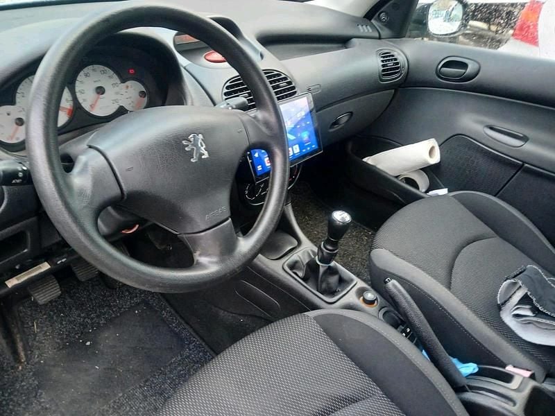 Gebraucht Peugeot 206 75 PS (55 kW) 2009 Silber Kleinwagen