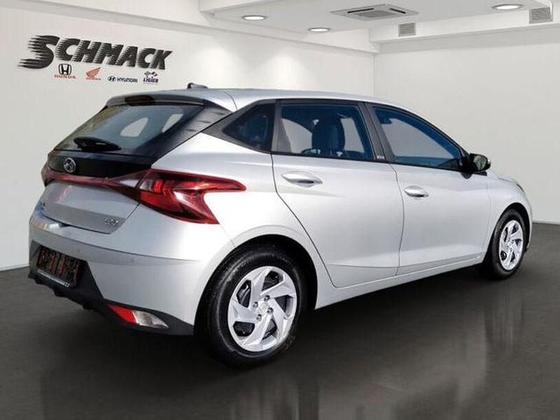 Gebraucht Hyundai i20 Select 84 PS (61 kW) 2021 Silber Limousine