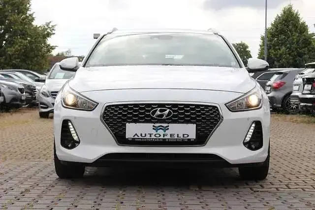 Gebraucht Hyundai i30 Trend 120 PS (88 kW) 2018 Weiß Kombi