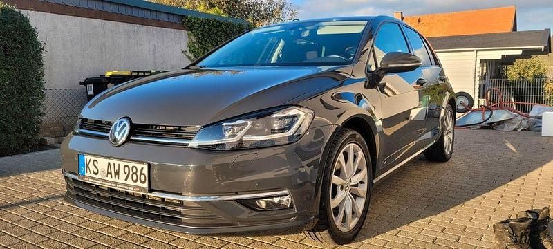 Grau Gebraucht 2019 VW Golf VII Highline Kombi | 16.900 € (Fairer Preis) - Bild 1/4