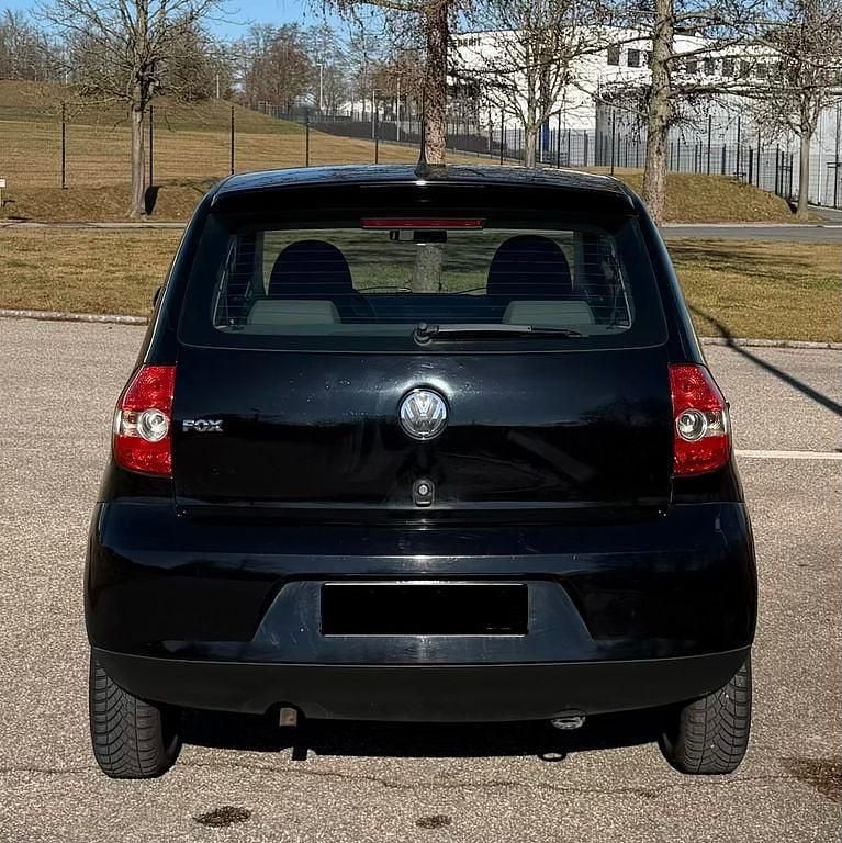 Second-hand VW Fox Style 60 CP (44 kW) 2011 Negru Hatchback
