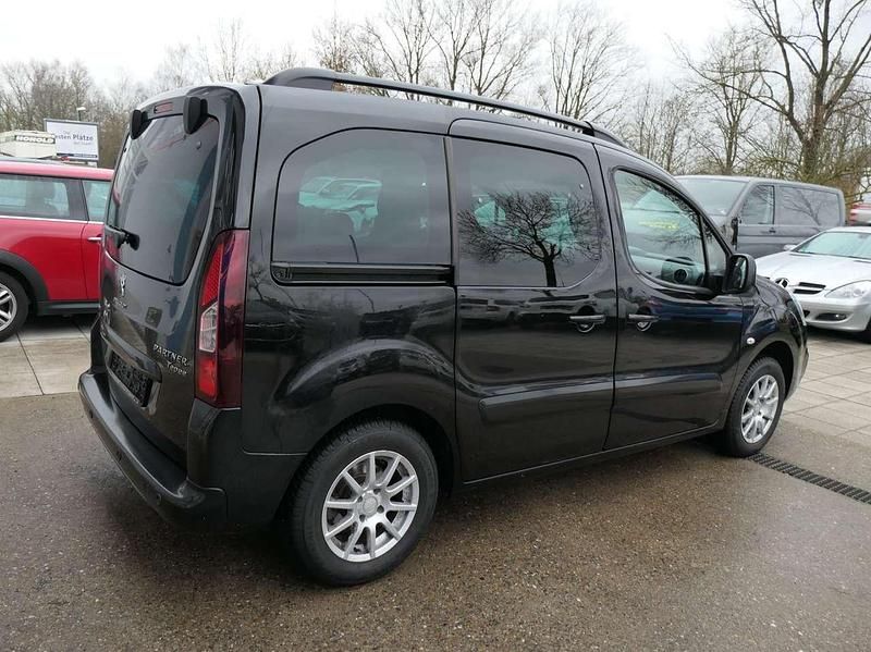 Gebraucht Peugeot Partner Allure 110 PS (80 kW) 2017 Lack onyx schwarz/deckende Van / Kleinbus