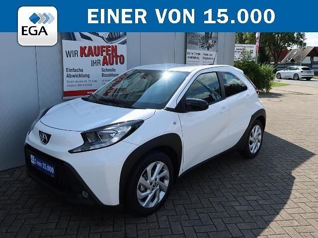 Weiß Gebraucht 2023 Toyota Aygo Play Kleinwagen | 16.490 € (Fairer Preis) - Bild 1/4