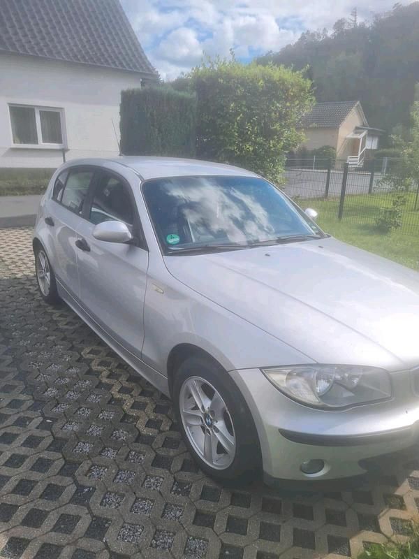 Silber Gebraucht 2006 BMW 116 Kleinwagen | 1.450 € (Superpreis) - Bild 1/4