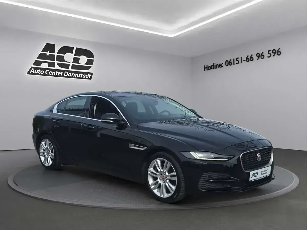 Gebraucht Jaguar XE SE 179 PS (131 kW) 2020 Schwarz Limousine