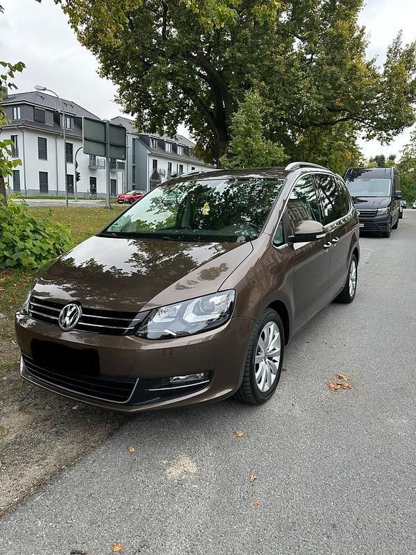 Braun Gebraucht 2013 VW Sharan Van / Kleinbus | 11.500 € (Superpreis) - Bild 1/4
