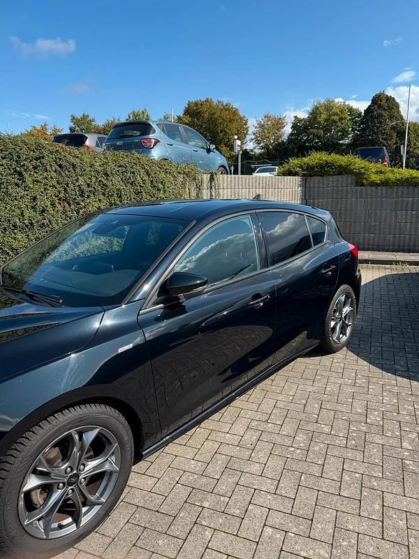 Gebraucht Ford Focus ST-Line 125 PS (91 kW) 2019 Schwarz Limousine