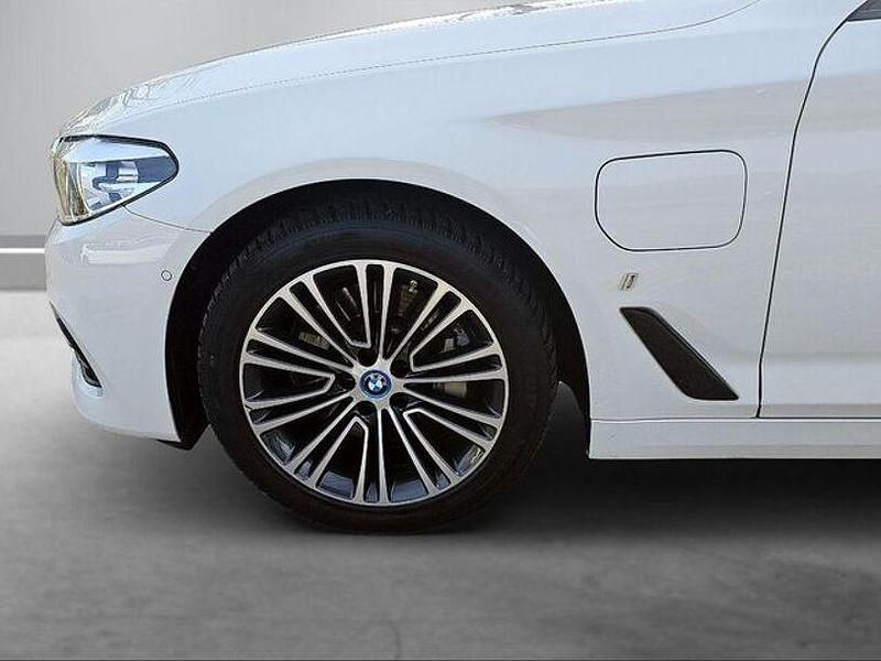 Gebraucht BMW 530e Sport Line 252 PS (185 kW) 2019 Weiß Limousine