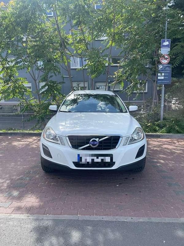 Weiß Gebraucht 2011 Volvo XC60 Kinetic SUV | 10.000 € (Fairer Preis) - Bild 1/4