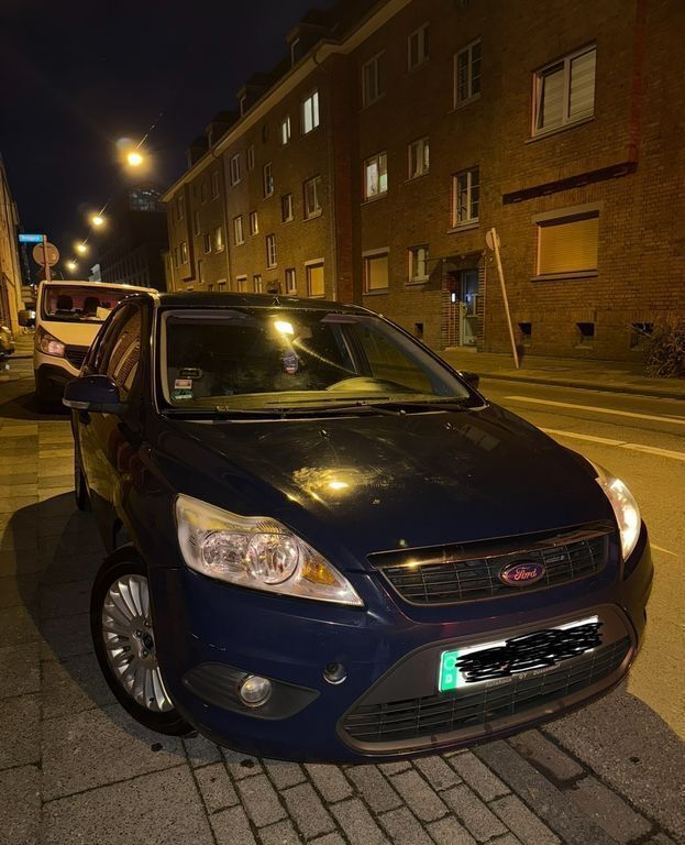 Blau Gebraucht 2011 Ford Focus Limousine | 2.250 € (Superpreis) - Bild 1/4