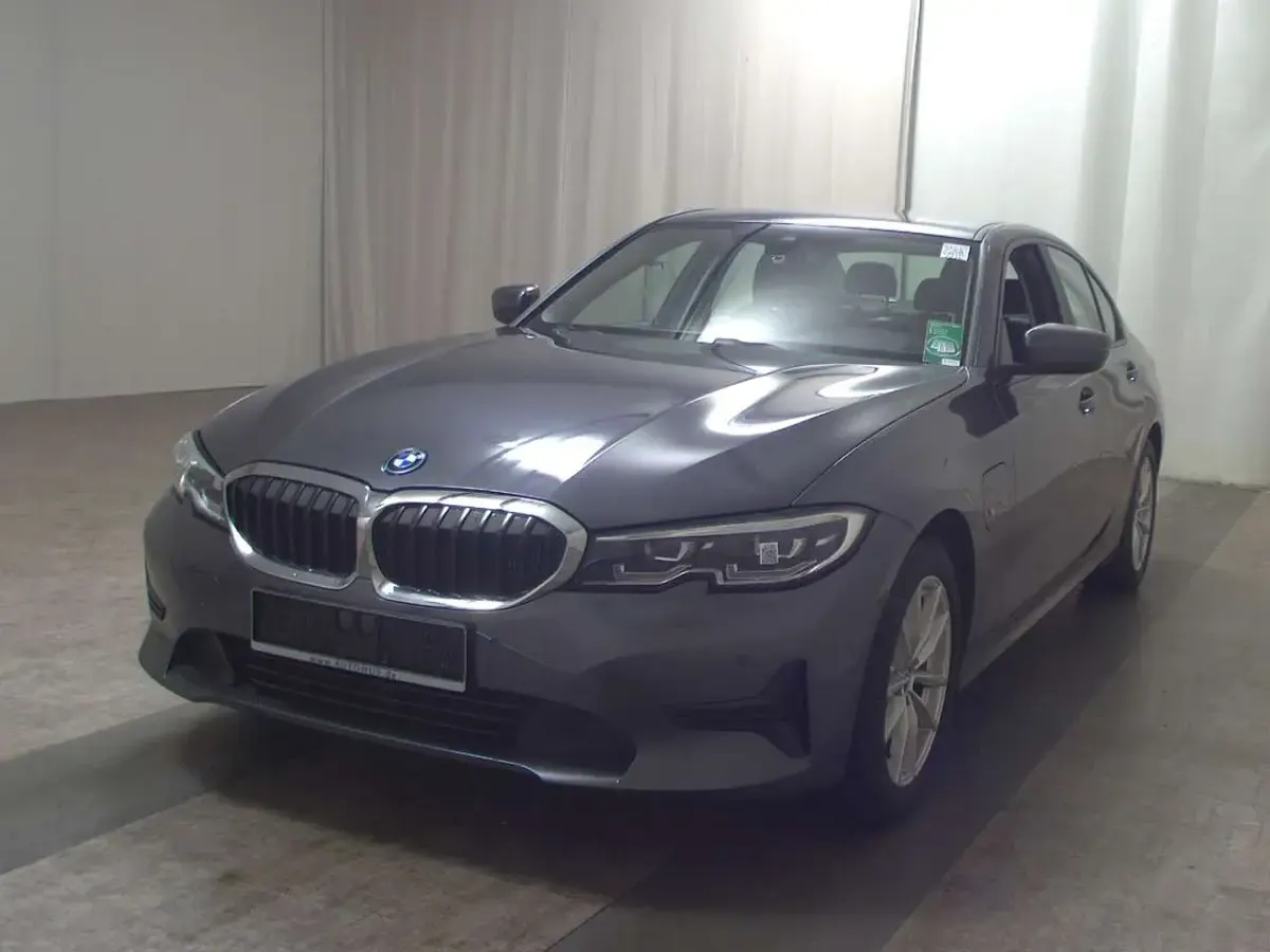 Gebraucht BMW 320e Advantage 204 PS (150 kW) 2022 Grau Limousine