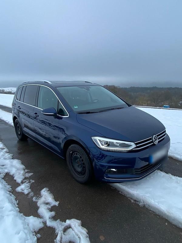 Blau Gebraucht 2020 VW Touran Van / Kleinbus | 22.199 € (Fairer Preis) - Bild 1/4