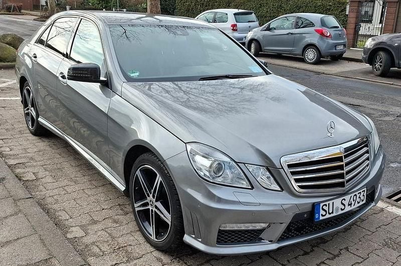 Gebraucht Mercedes E220 Avantgarde 170 PS (125 kW) 2012 Grau Limousine