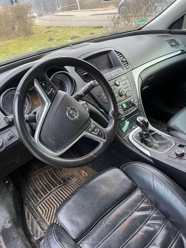 Gebraucht Opel Insignia 160 PS (117 kW) 2009 Schwarz Kombi