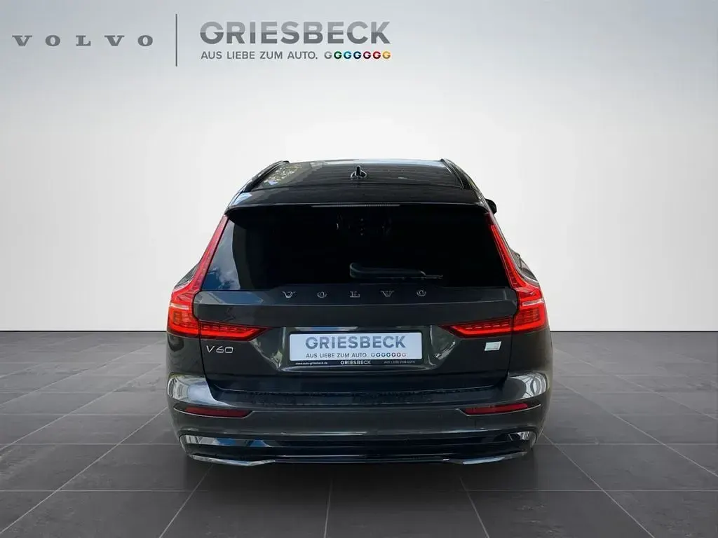 Gebraucht Volvo V60 Plus 455 PS (334 kW) 2022 Platinum grey / (metallic) Kombi