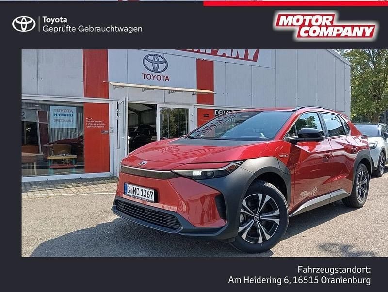 Rot Gebraucht 2025 Toyota bZ4X Basis SUV | 33.995 € (Guter Preis) - Bild 1/4