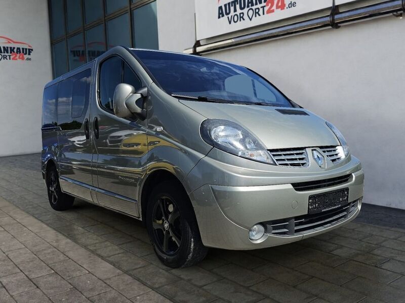 Grau Gebraucht 2013 Renault Trafic Black Edition Van | 15.980 € (Teuer) - Bild 1/4