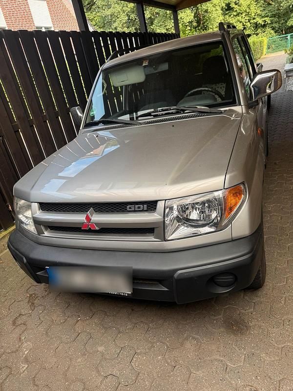 Silber Gebraucht 2001 Mitsubishi Pajero SUV | 6.300 € (Teuer) - Bild 1/4