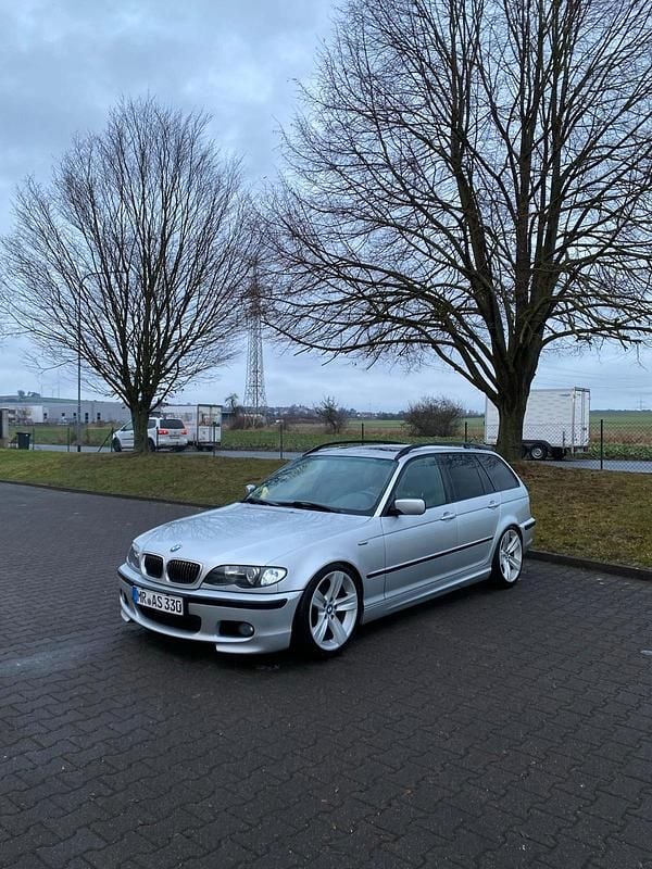 Silber Gebraucht 2001 BMW 330 M Sport Kombi | 5.800 € - Bild 1/4