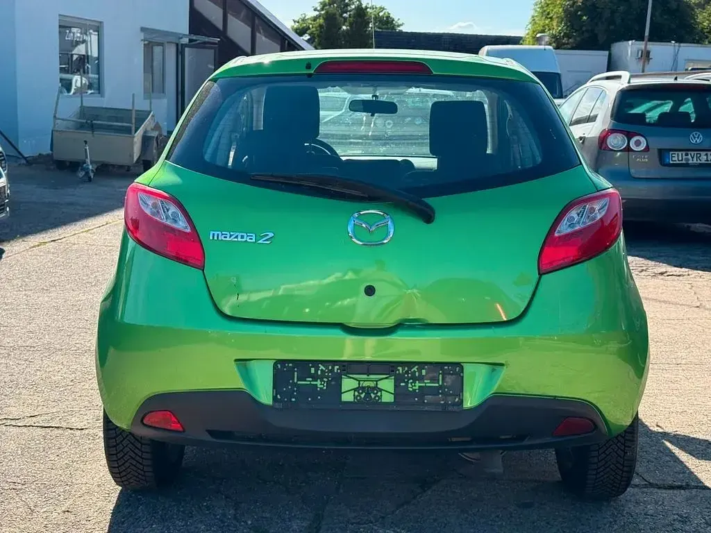 Gebraucht Mazda 2 Center-Line 95 PS (69 kW) 2012 Grün Kleinwagen