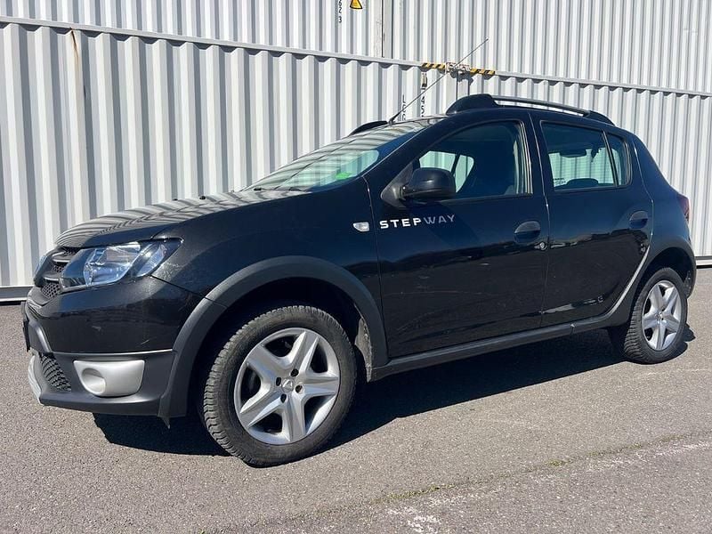 Gebraucht Dacia Sandero Stepway 90 PS (66 kW) 2016 Schwarz Limousine