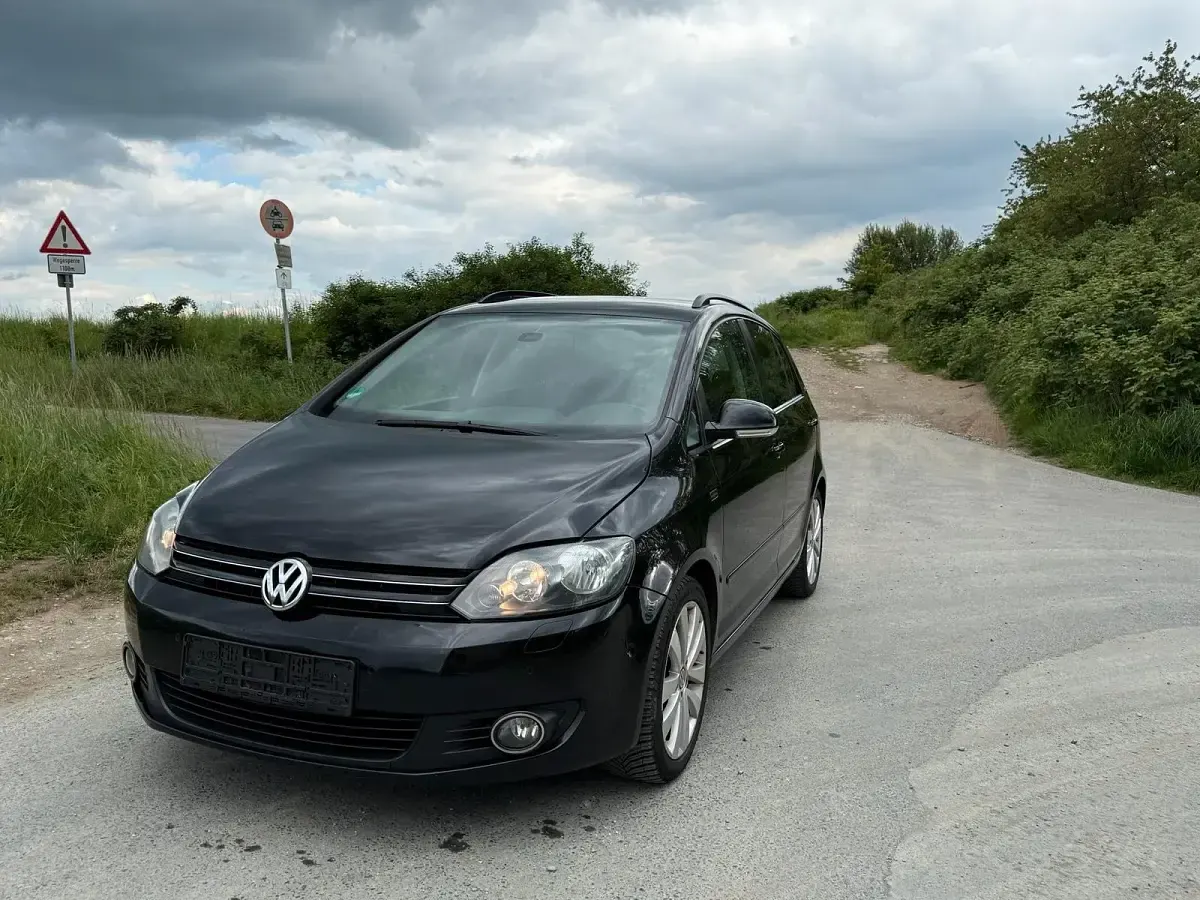 Second-hand VW Golf VI 105 CP (77 kW) 2011 Negru Hatchback