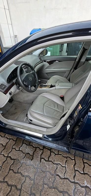 Gebraucht Mercedes E240 177 PS (130 kW) 2003 Blau Limousine