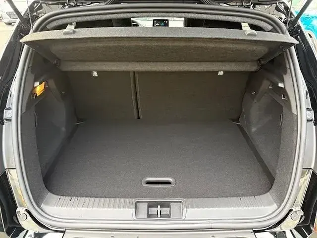 Second-hand Renault Captur Techno 140 CP (102 kW) 2025 Negru SUV