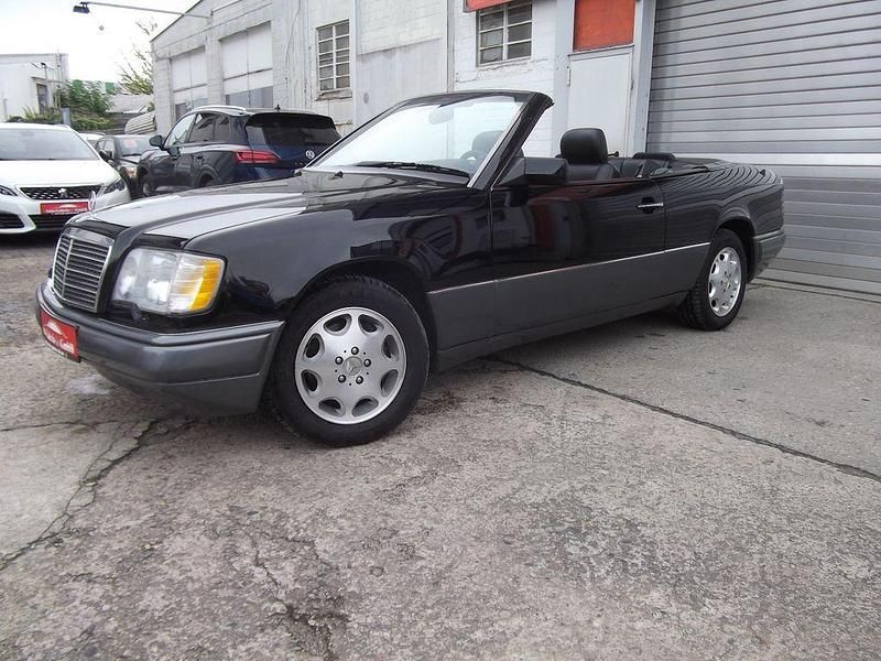 Schwarz Gebraucht 1995 Mercedes 320 Cabrio | 22.899 € - Bild 1/4