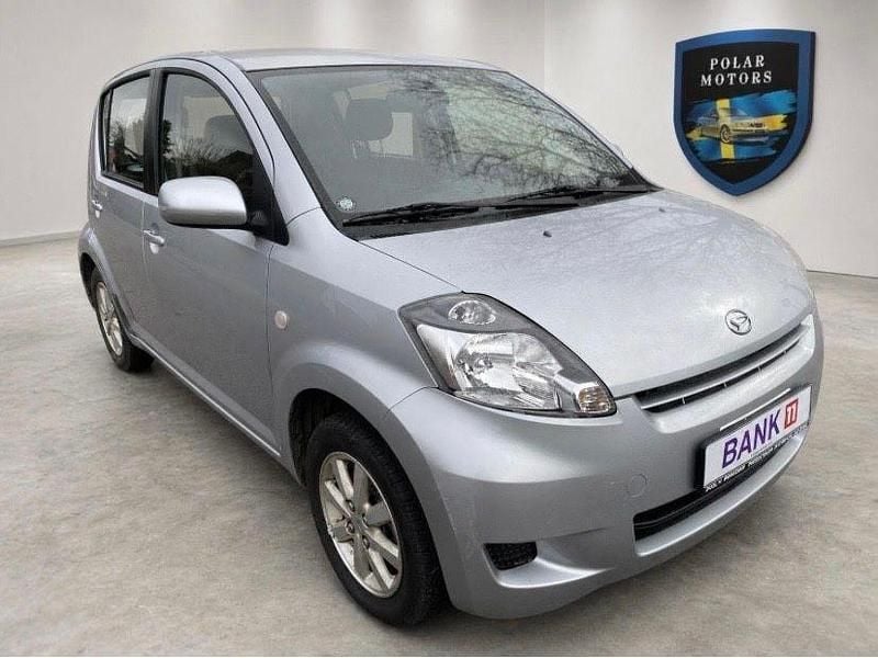 Gebraucht Daihatsu Sirion 91 PS (66 kW) 2011 Silber Kleinwagen