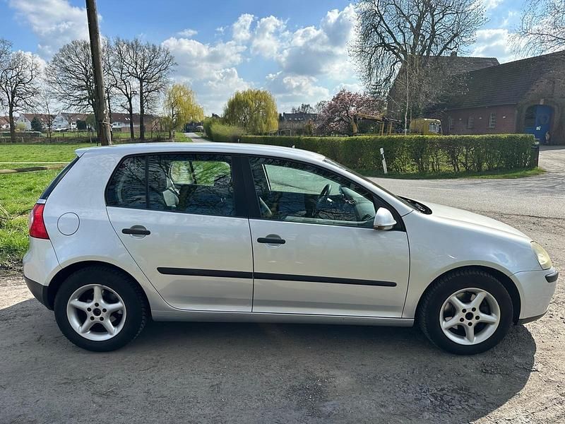 Gebraucht VW Golf V 115 PS (84 kW) 2004 Silber Kleinwagen